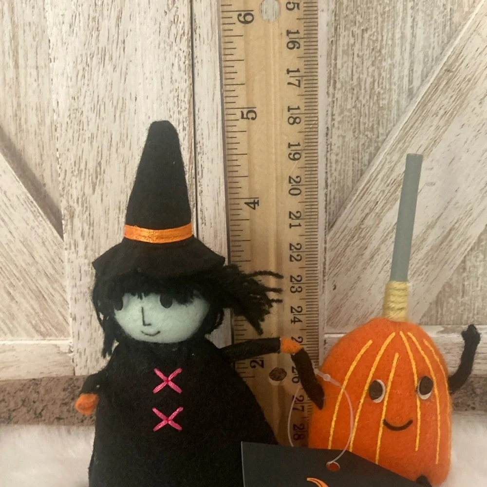 Hyde and Eek 2022 Halloween Witch and Broom Figurine